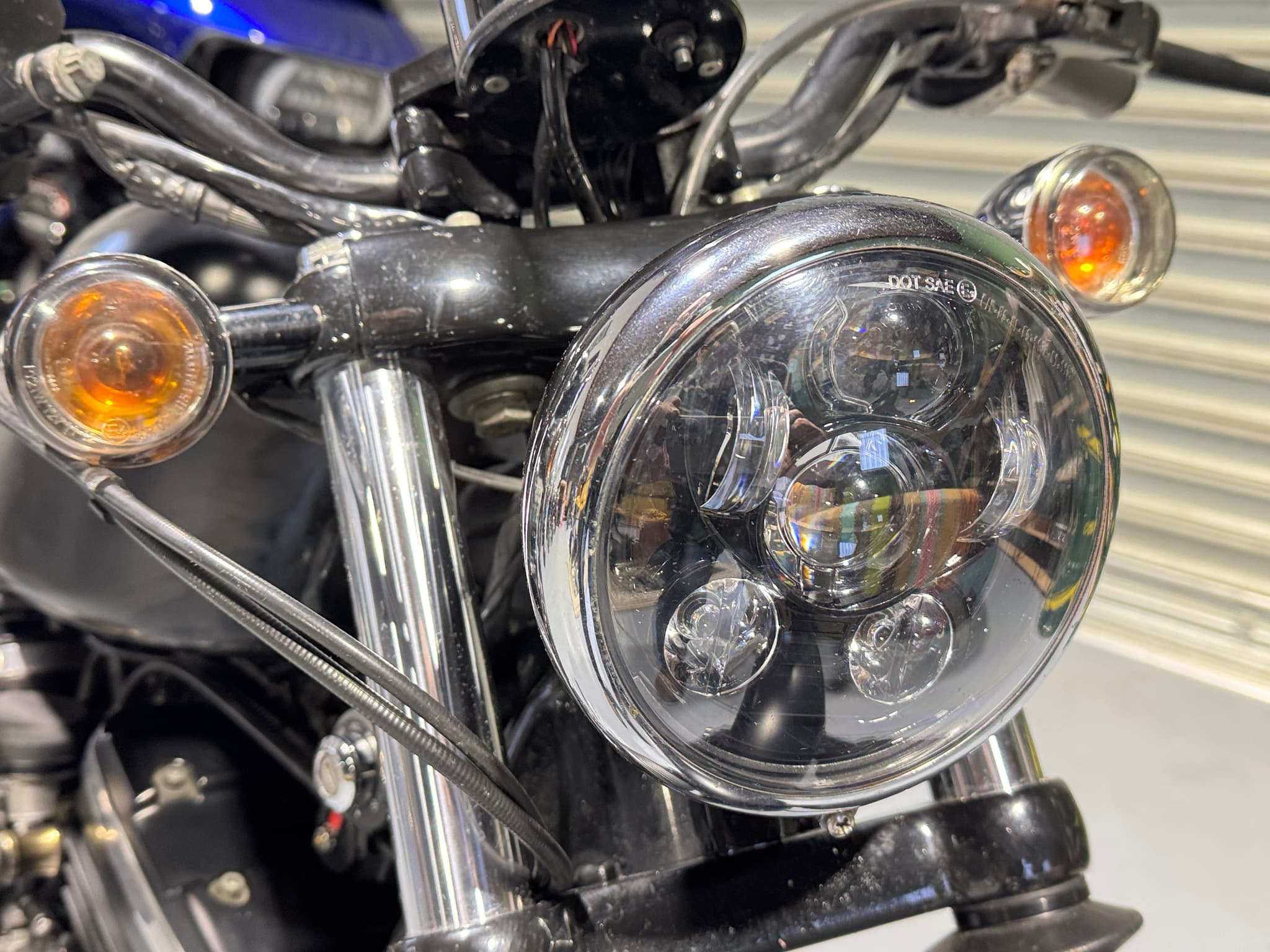 Harley Davidson Sportster 883 "Année anniversaire" - Miniature 4
