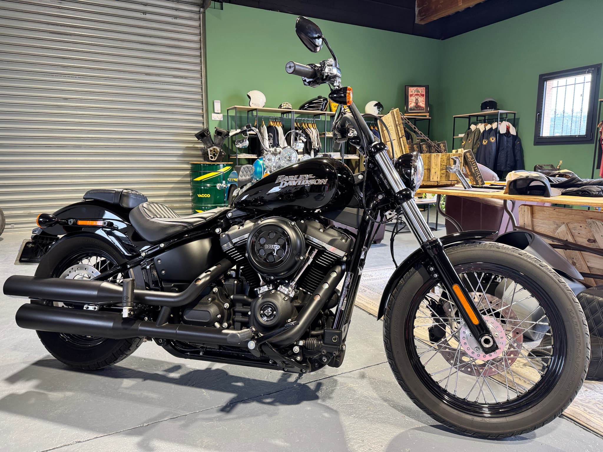 Harley Davidson Street Bob 107 - Photo 1
