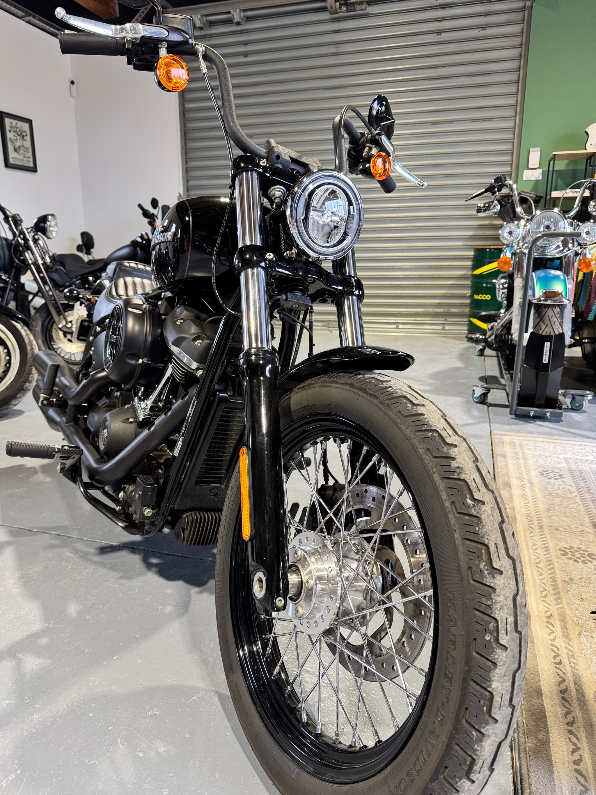 Harley Davidson Street Bob 107 - Miniature 3