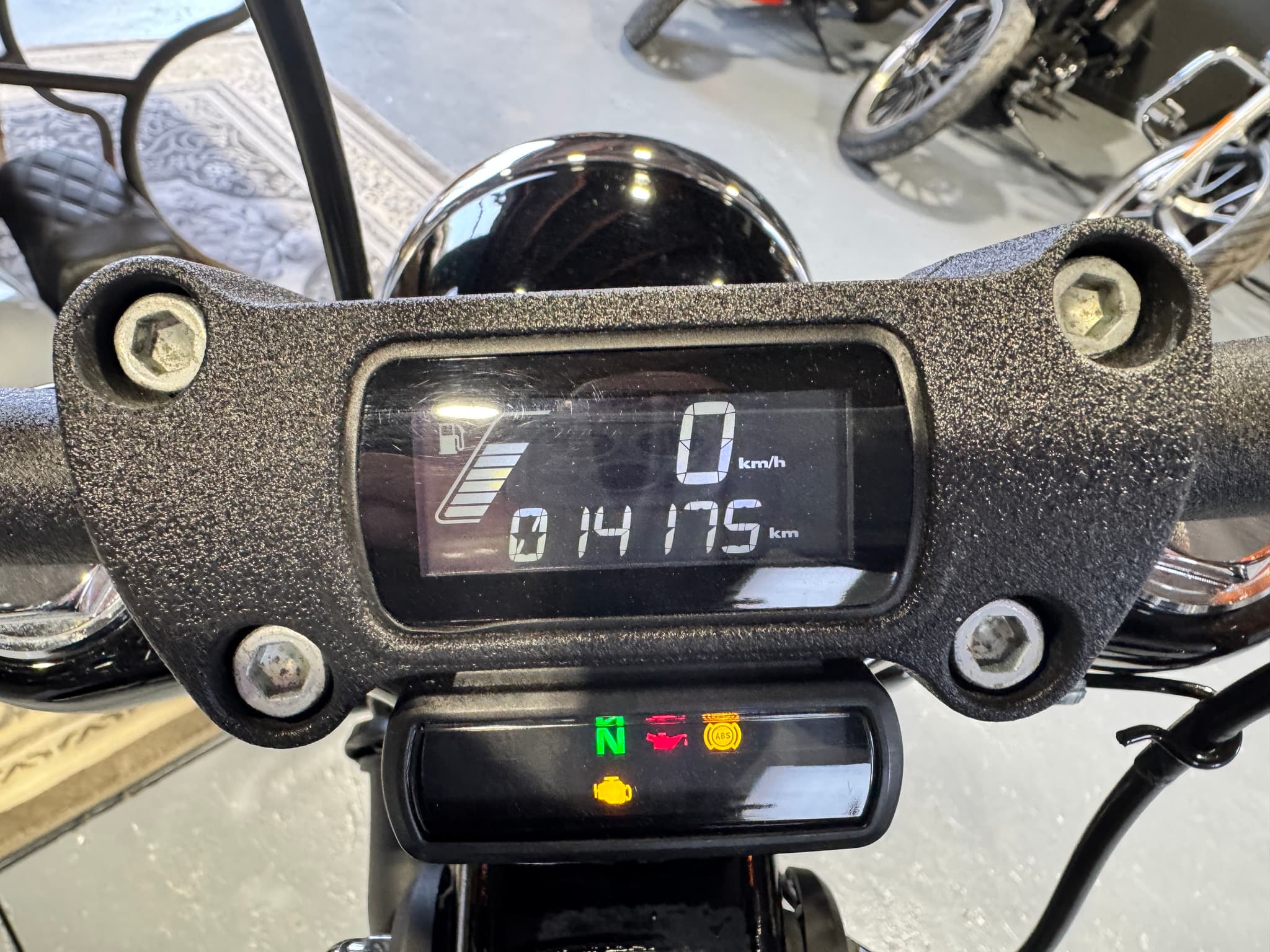 Harley Davidson Street Bob 107 - Miniature 6